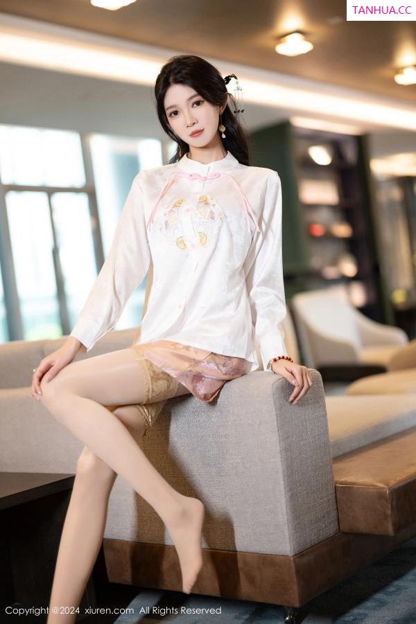 程程程  [XiuRen]高清写真图 2024.04.07 No.8347 程程程- 丝袜美腿第6张图片